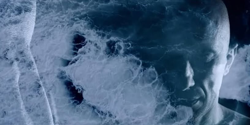 <p>UM PRECIPÍCIO NO MAR</p>